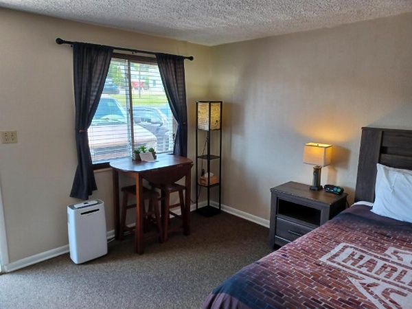 Oakland Motel image 13